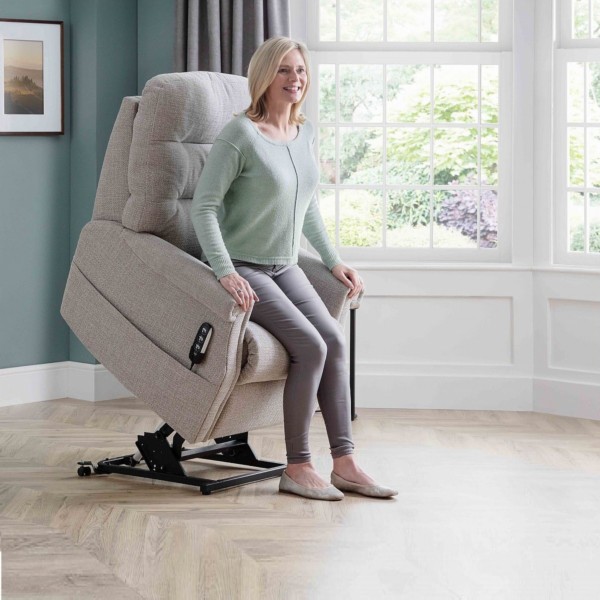 Celebrity - Sandhurst Riser Recliner Chair